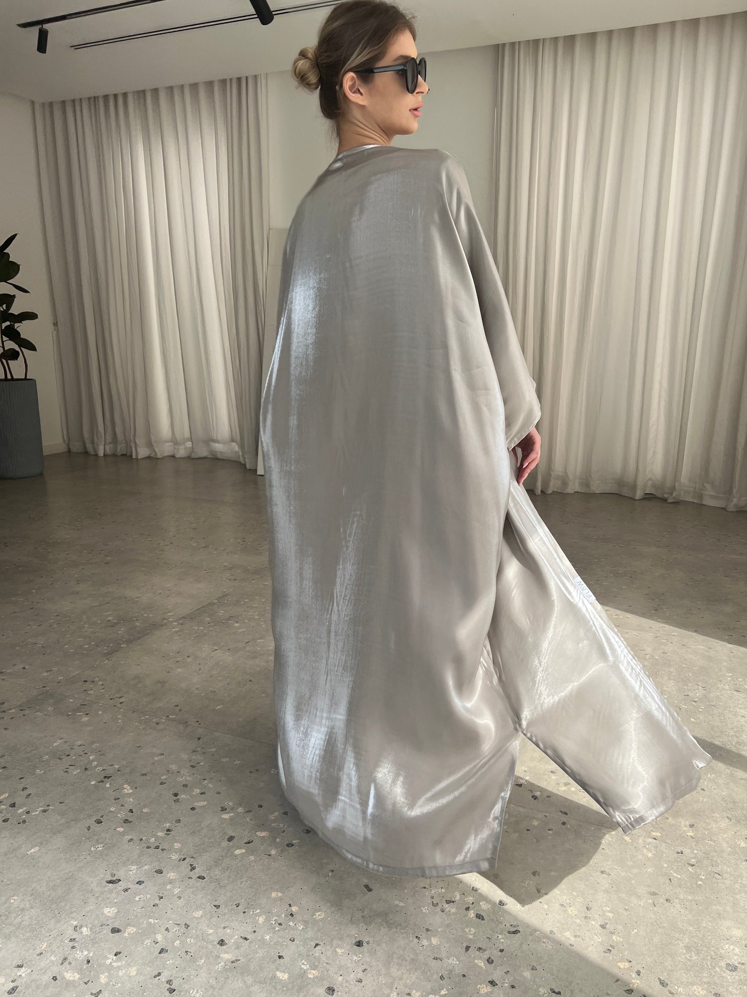 GLOW ABAYA SILVER