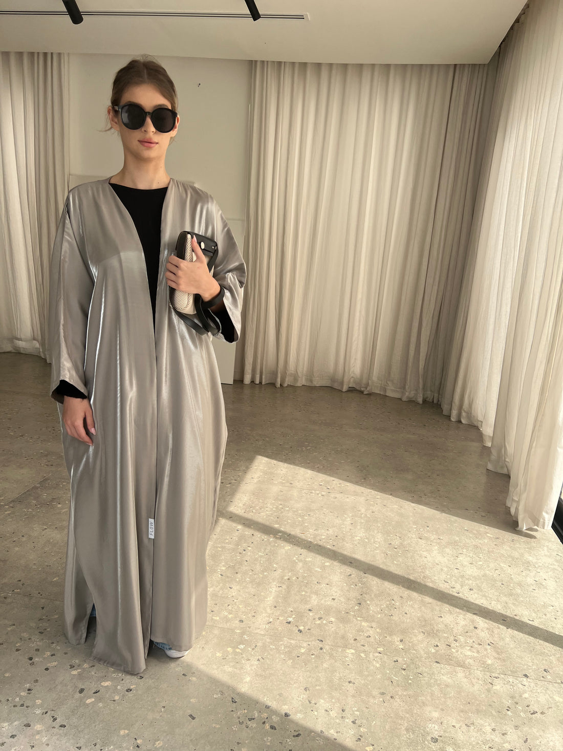 GLOW ABAYA SILVER