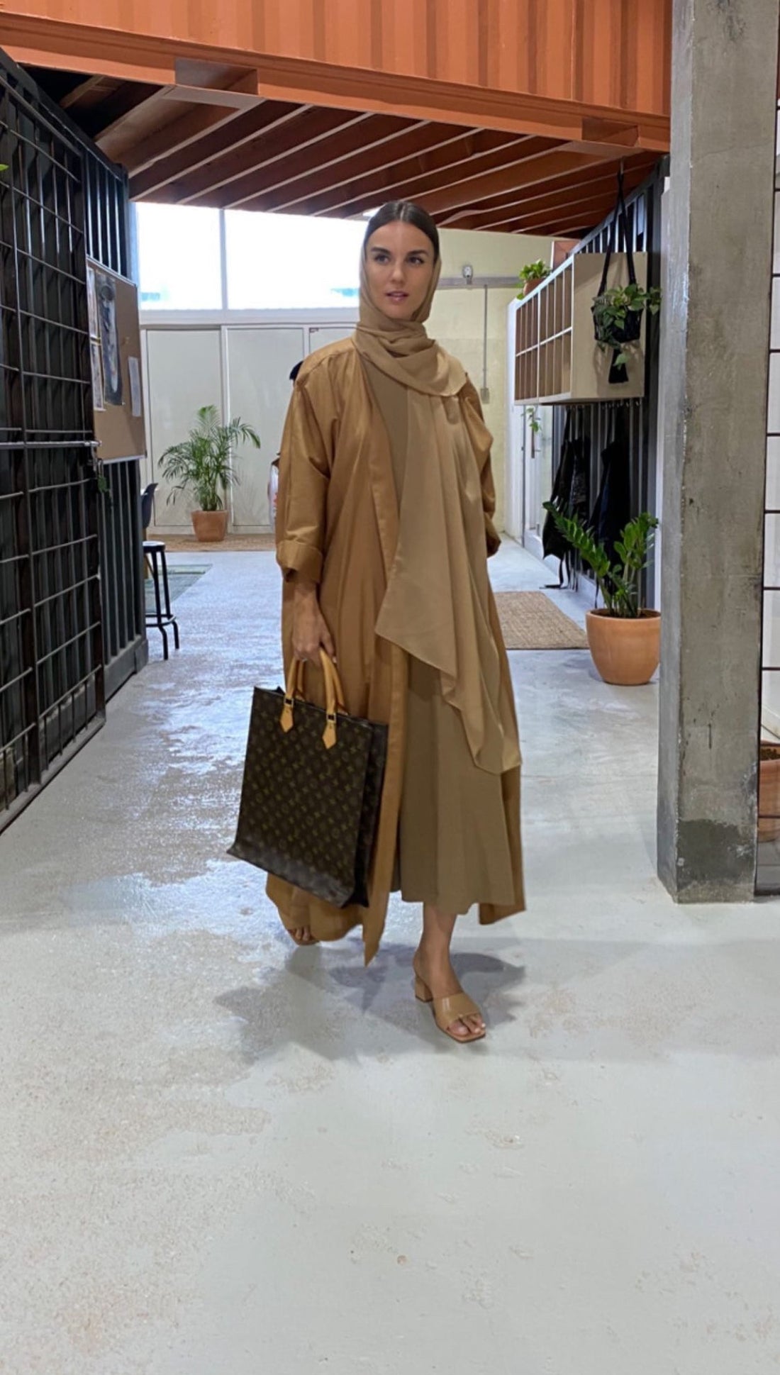 OVERSIZED ABAYA TAN