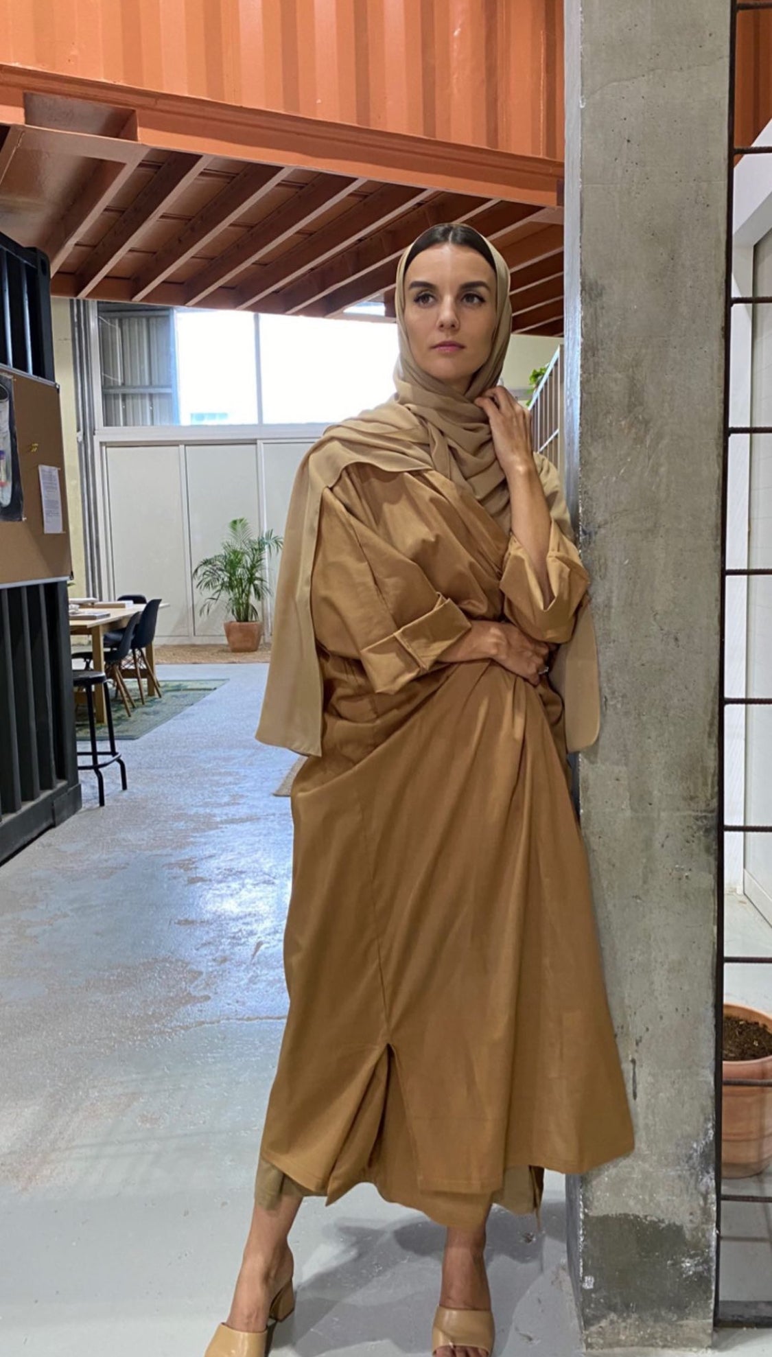 OVERSIZED ABAYA TAN